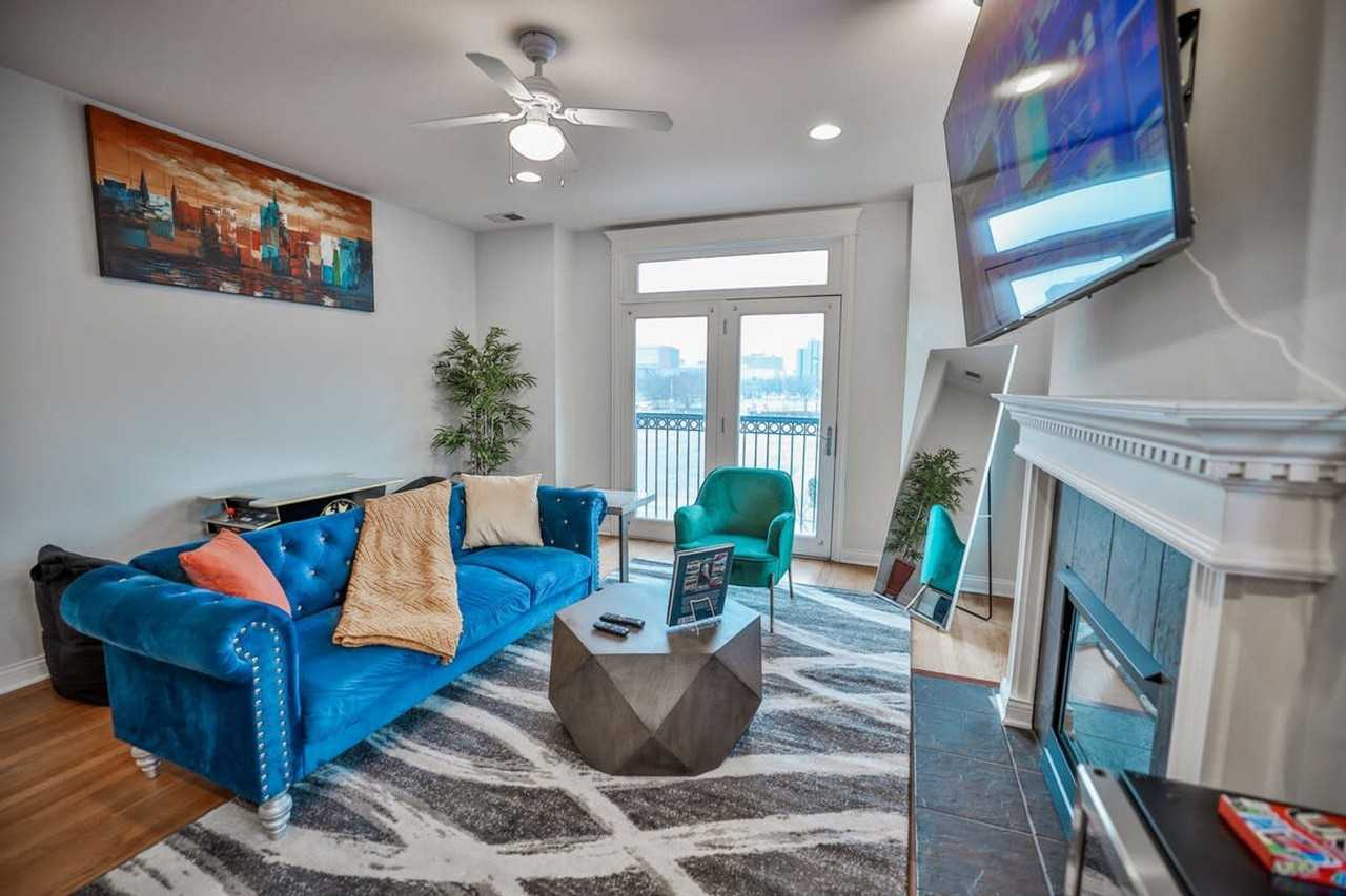 2022 W Warren Blvd #1026696P - Photo 4 of 18