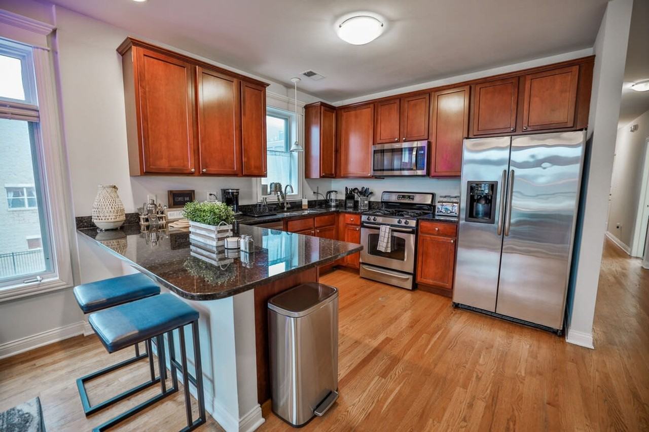 2022 W Warren Blvd #1026696P - Photo 7 of 18