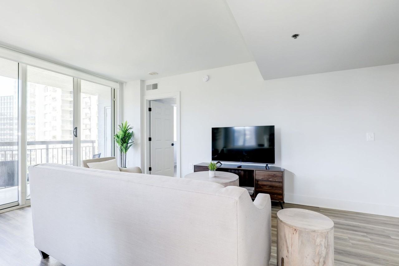 1221 S Eads St #1024709P - Photo 2 of 31