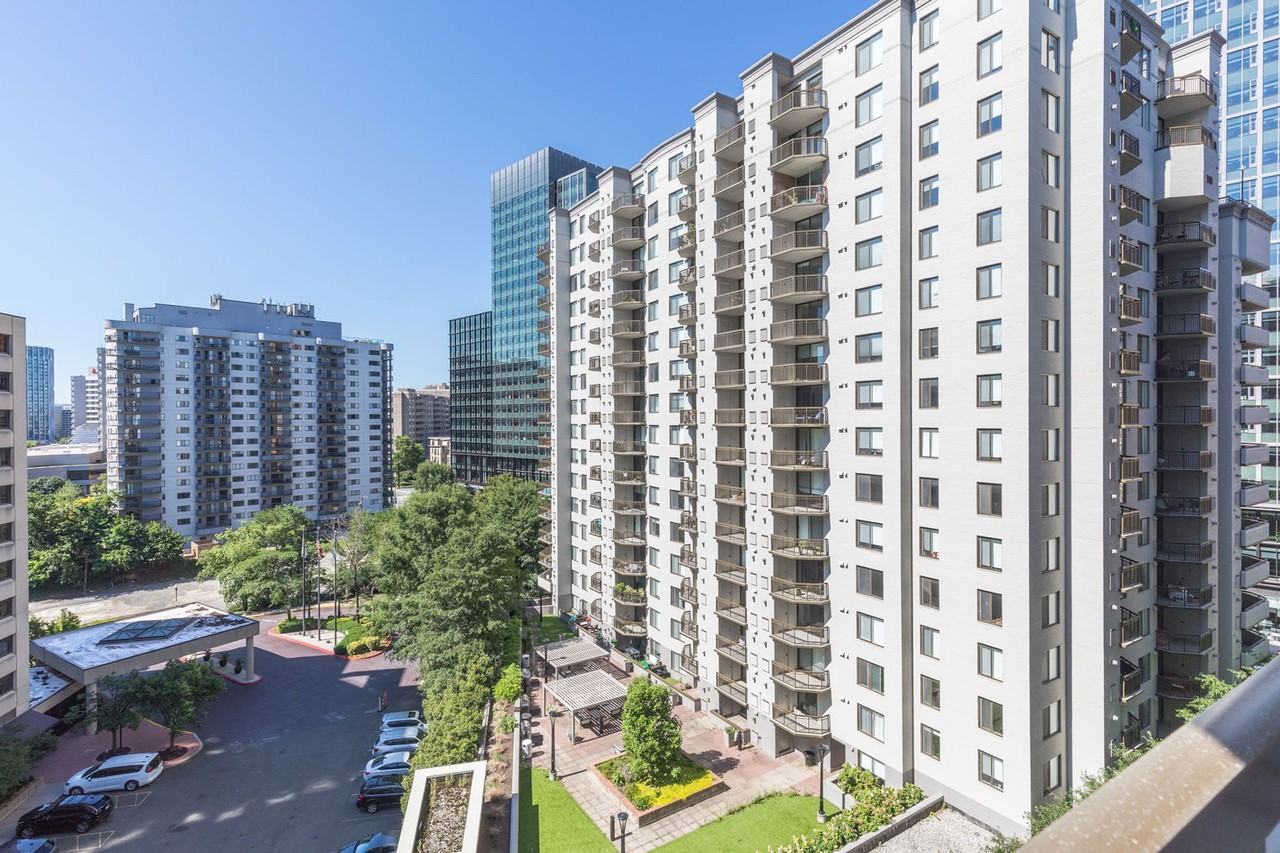 1221 S Eads St #1024709P - Photo 5 of 31