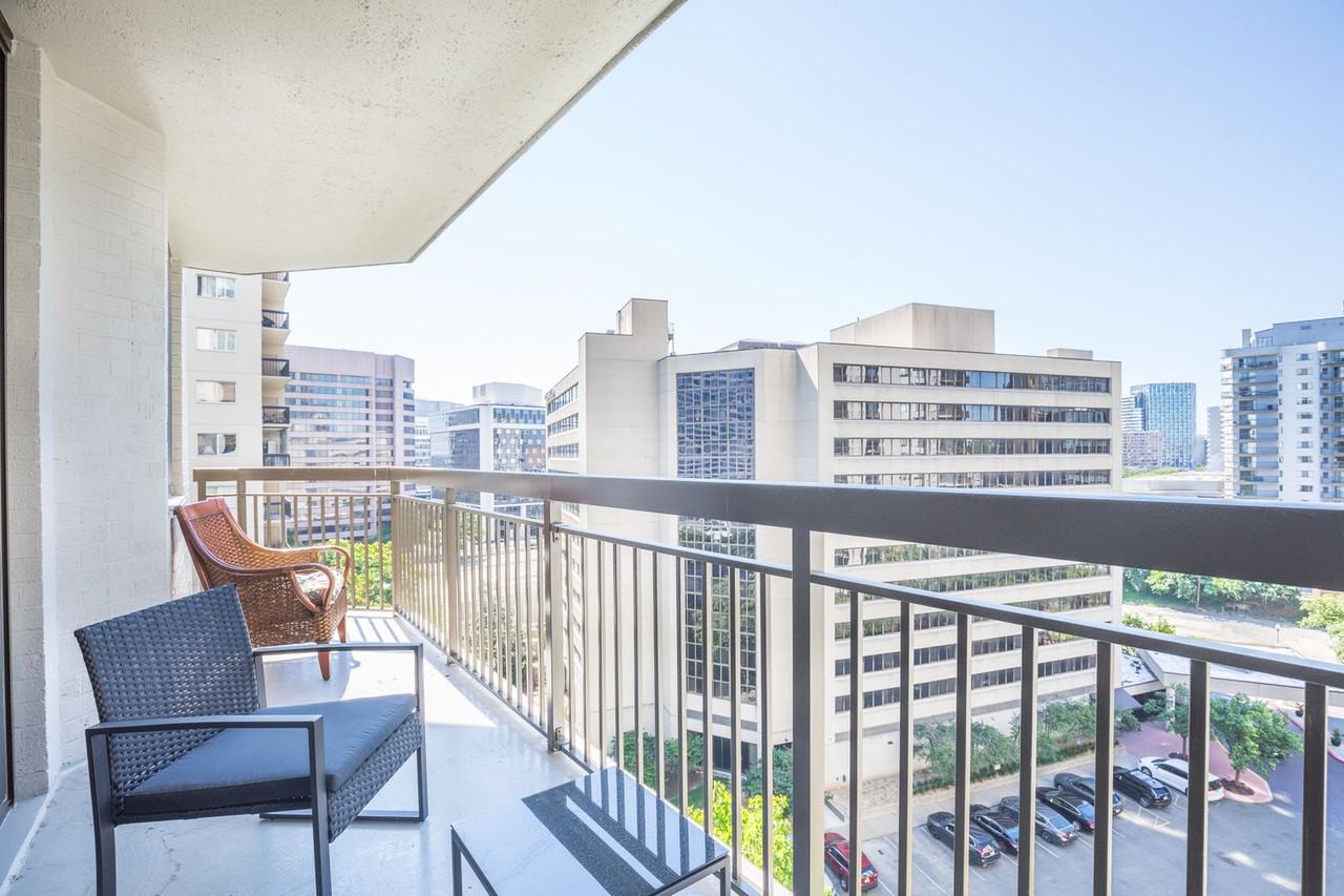 1221 S Eads St #1024709P - Photo 6 of 31