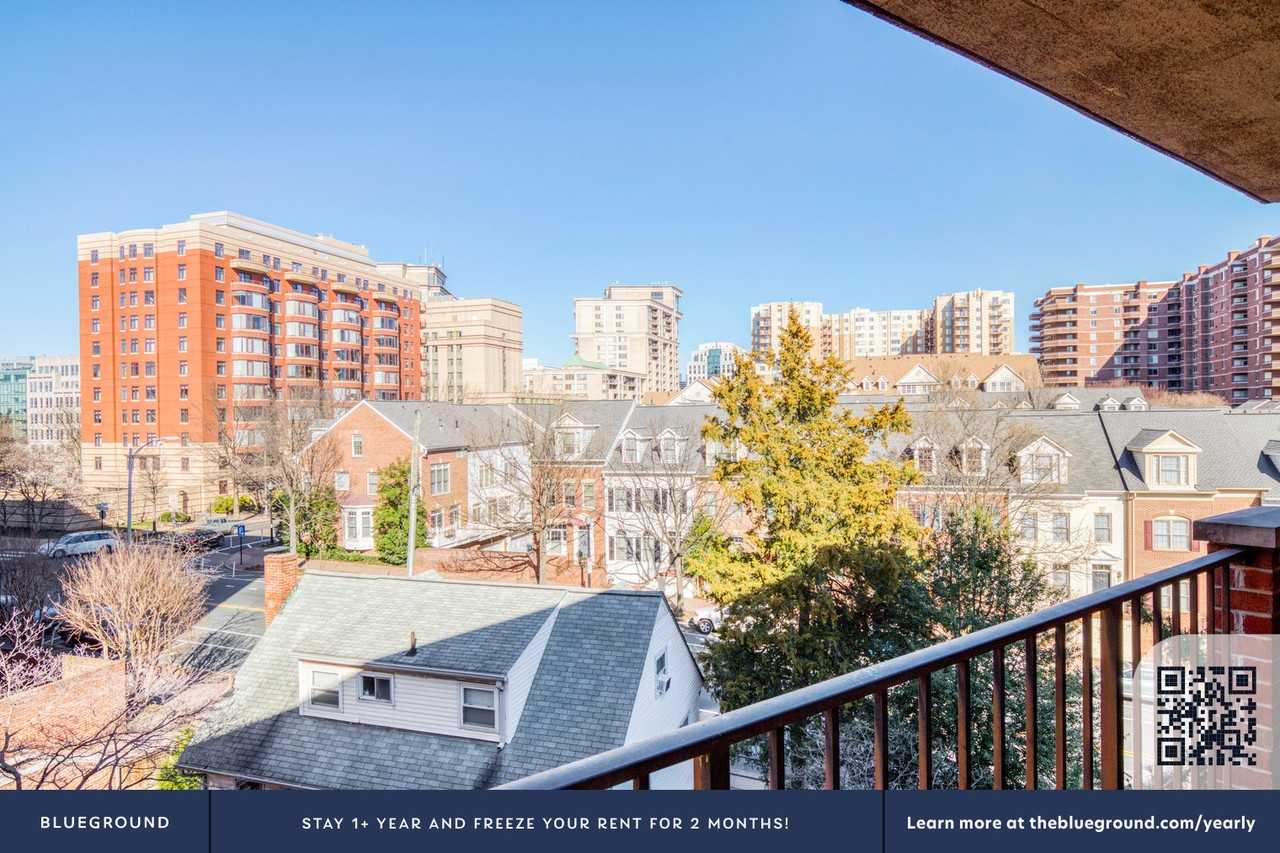 2500 Clarendon Boulevard - Photo 7 of 41