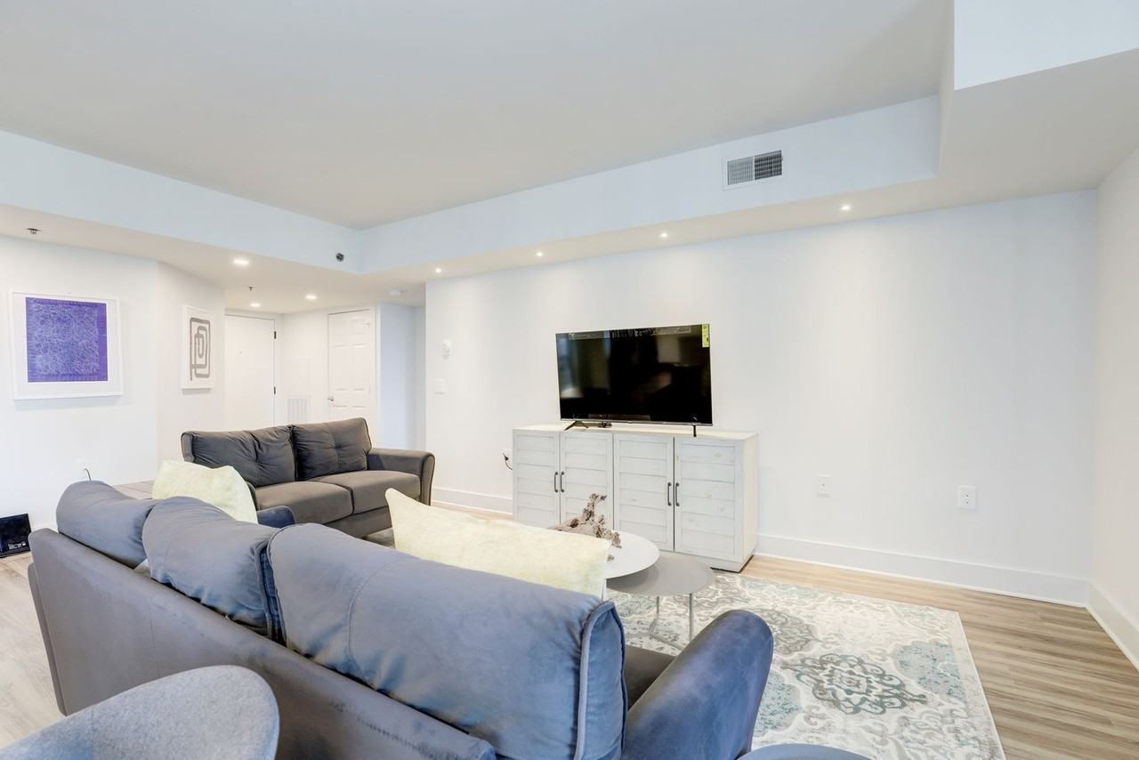 1331 S Eads St #1024704P - Photo 3 of 33