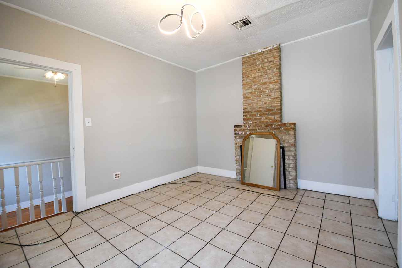 8302 Oleander Street - Photo 3 of 9