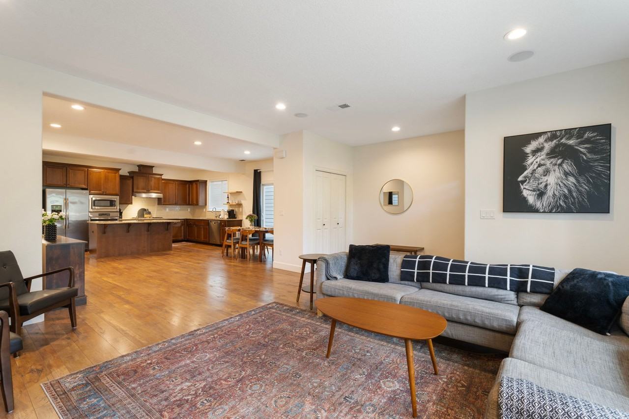 3740 Se Willamette Ave #1018319P - Photo 5 of 45