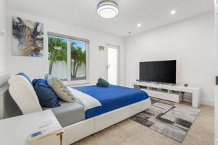 2425 Ne 25th Pl - Photo 1 of 1