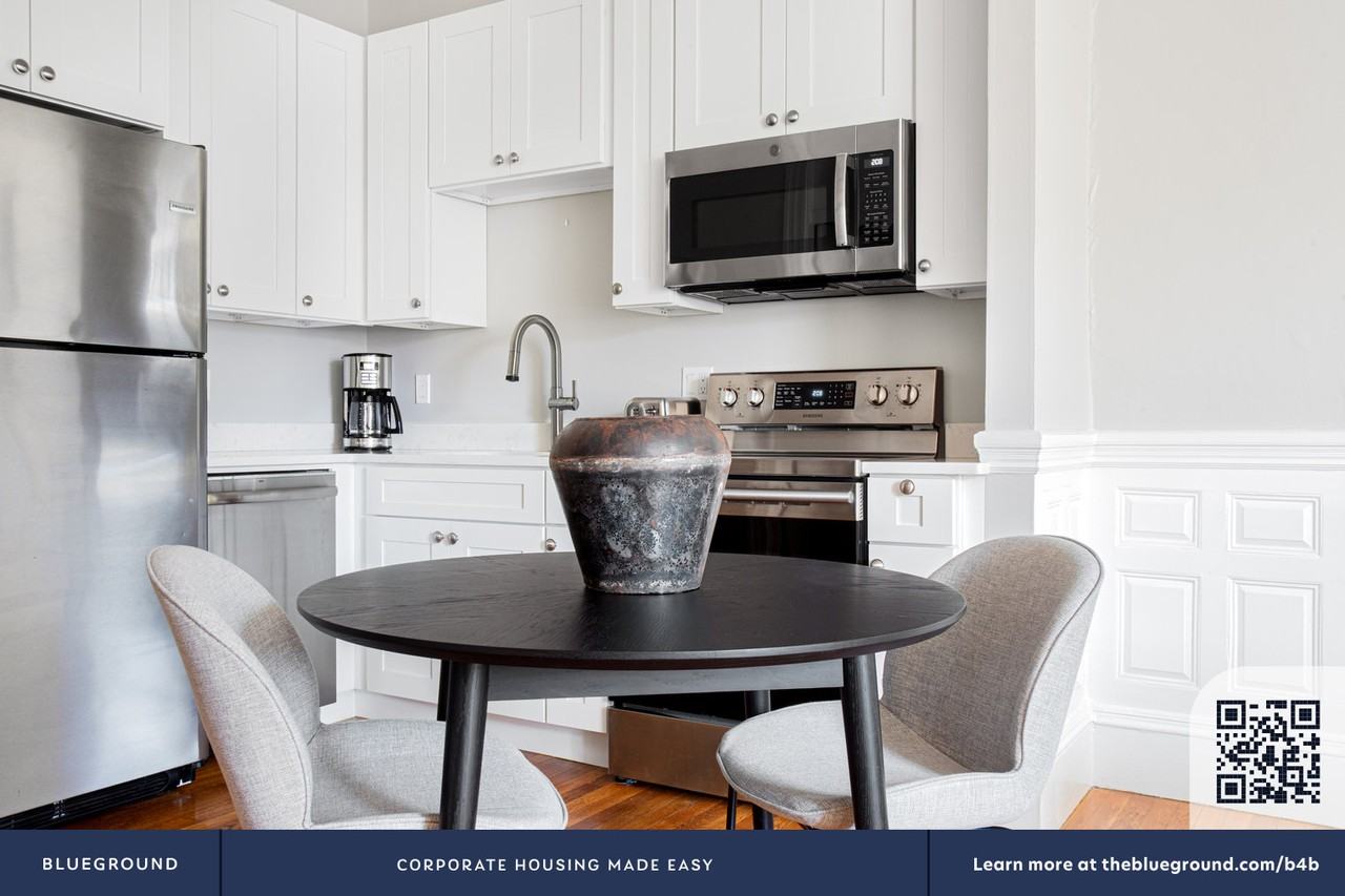 499 Beacon Street - Photo 5 of 21