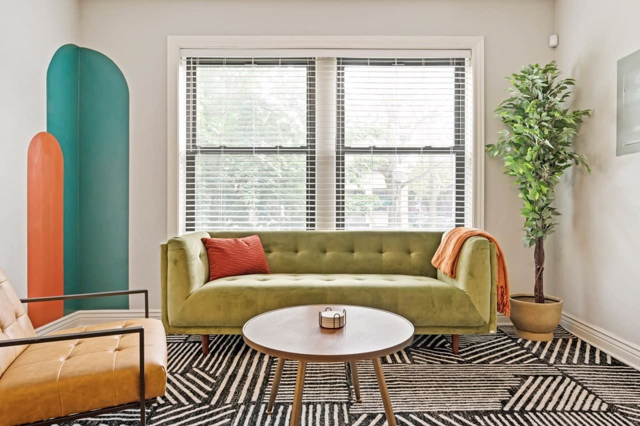 3437 N Lakewood Ave #1026693P - Photo 2 of 8