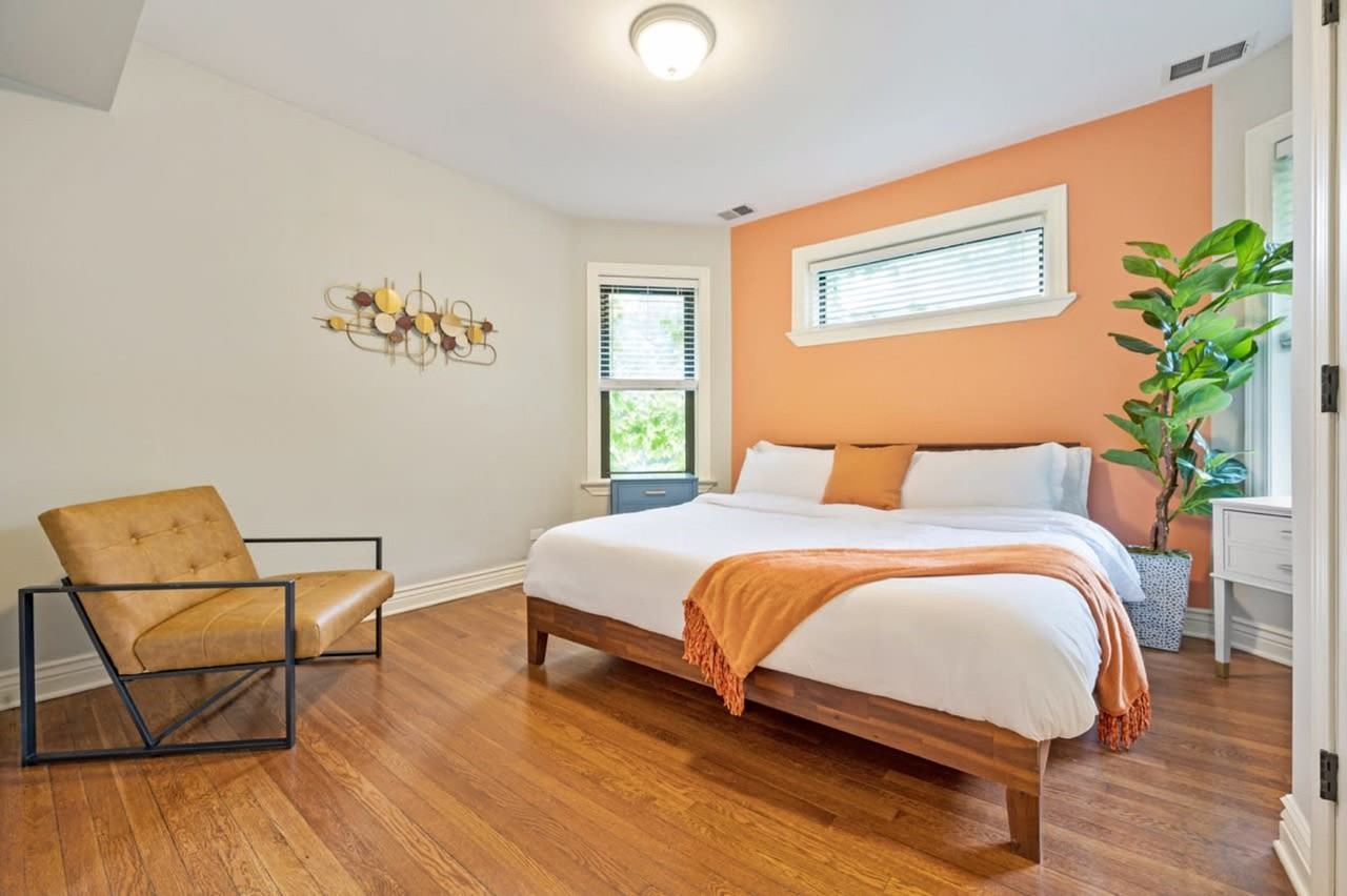 3437 N Lakewood Ave #1026693P - Photo 5 of 8