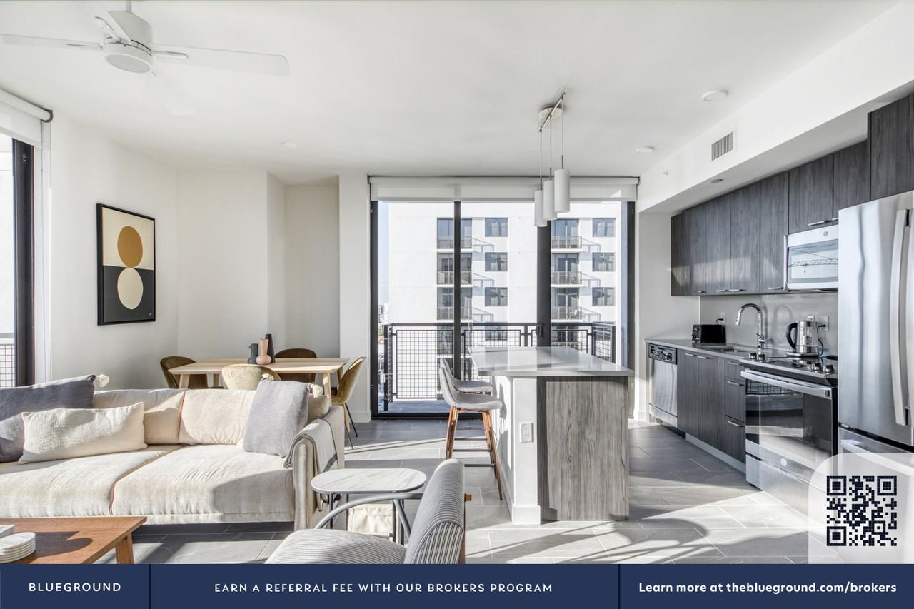 21 Northeast 22nd Street - Photo 4 of 43