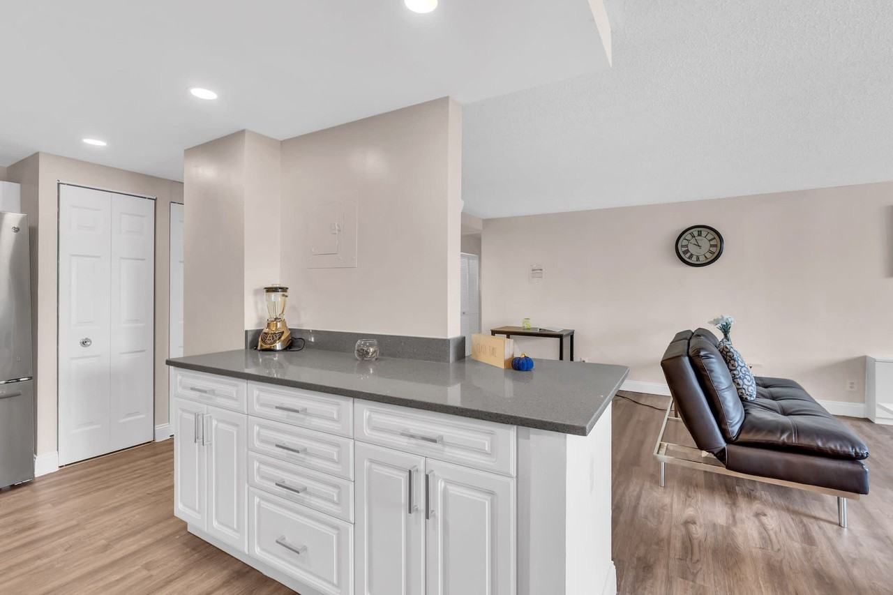 2231 Crystal Dr #1013819P - Photo 4 of 31