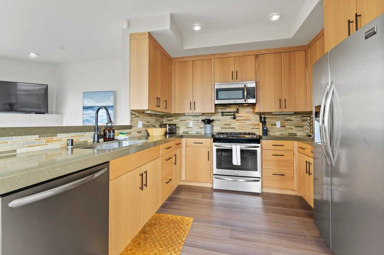 1328 Thomas Ave #1024462P - Photo 7 of 40