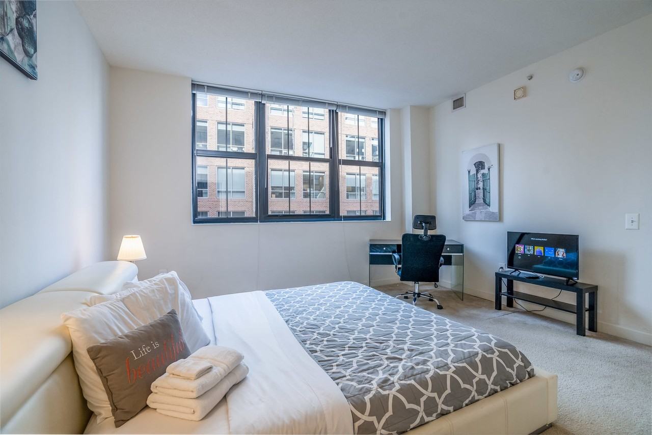 301 S President St #1013815P - Photo 5 of 18