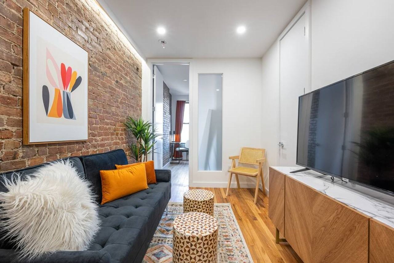 829 9th Ave #1261203P - Photo 4 of 19