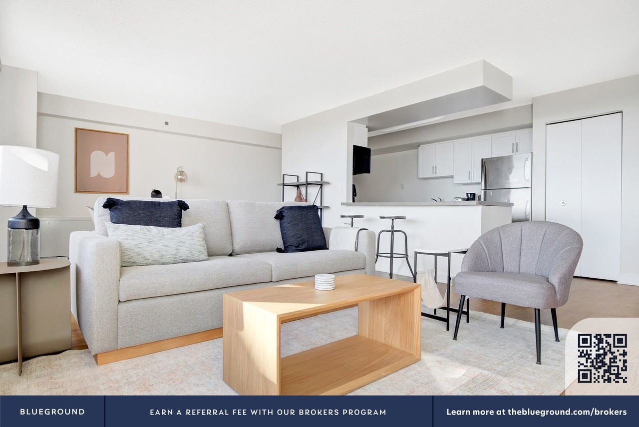 801 15th Street South - Photo 4 of 32