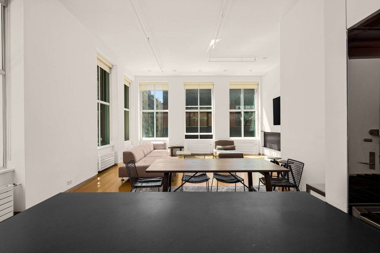 127 Spring St #1035010P - Photo 2 of 20