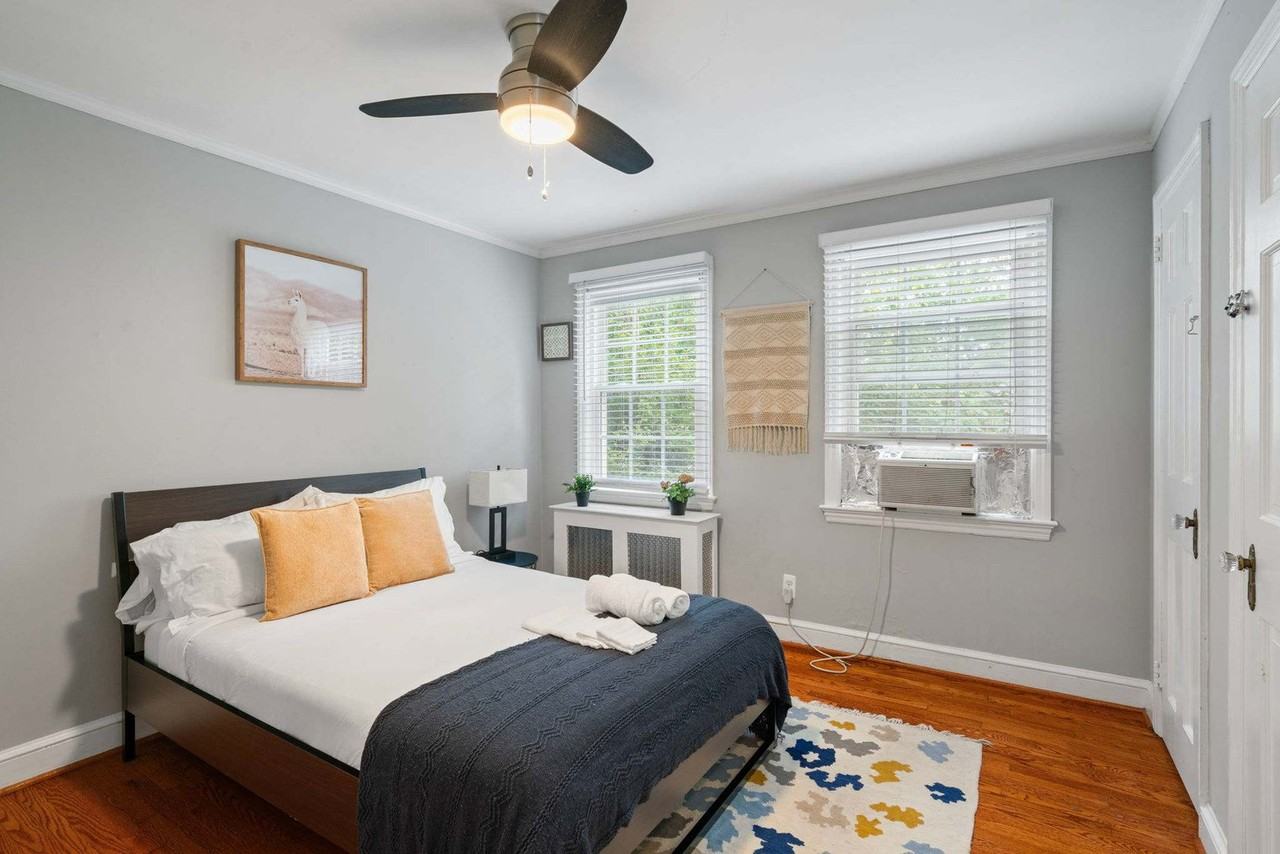 305 E Braddock Rd #1035272P - Photo 4 of 31