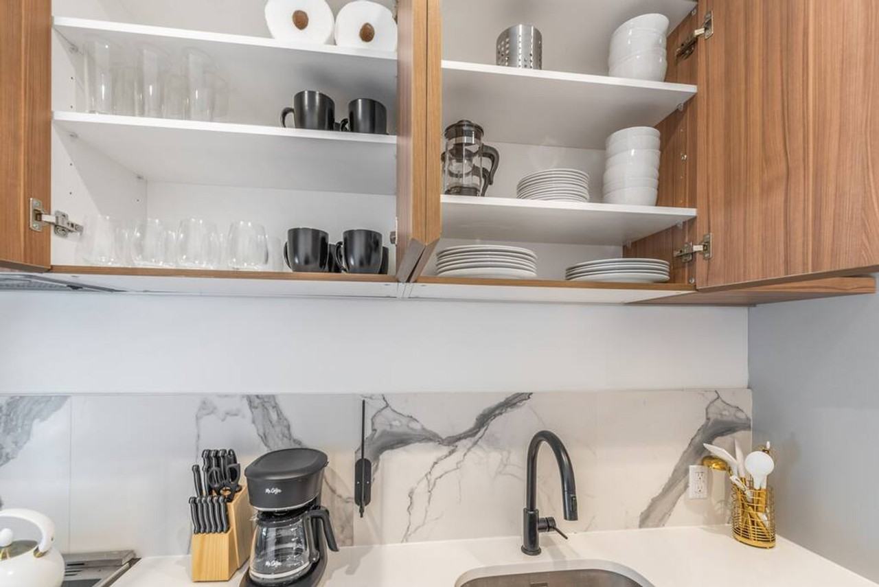 583 Lorimer Street - Photo 4 of 27