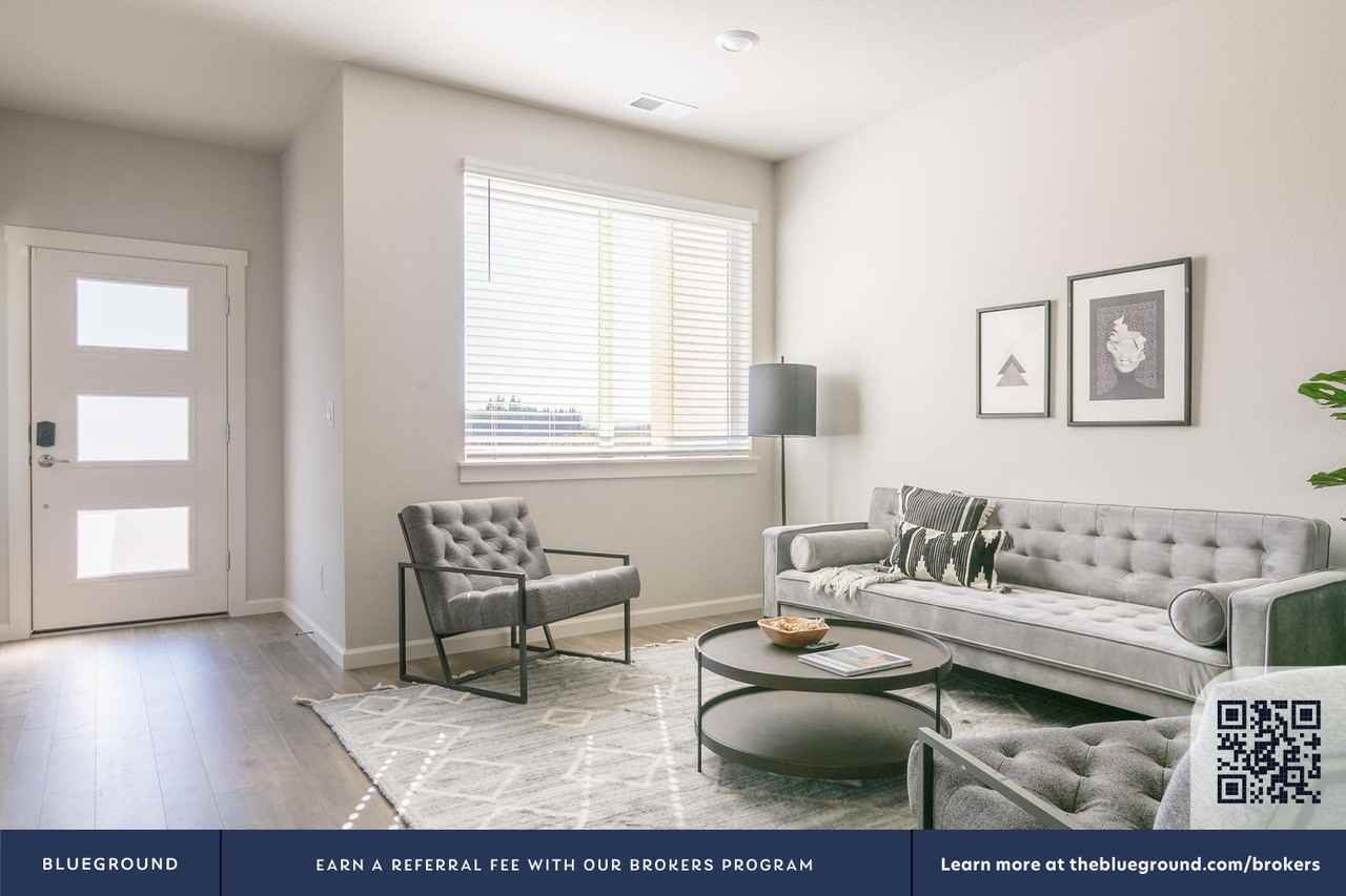 7743 Se Kinnaman St #8 - Photo 4 of 29