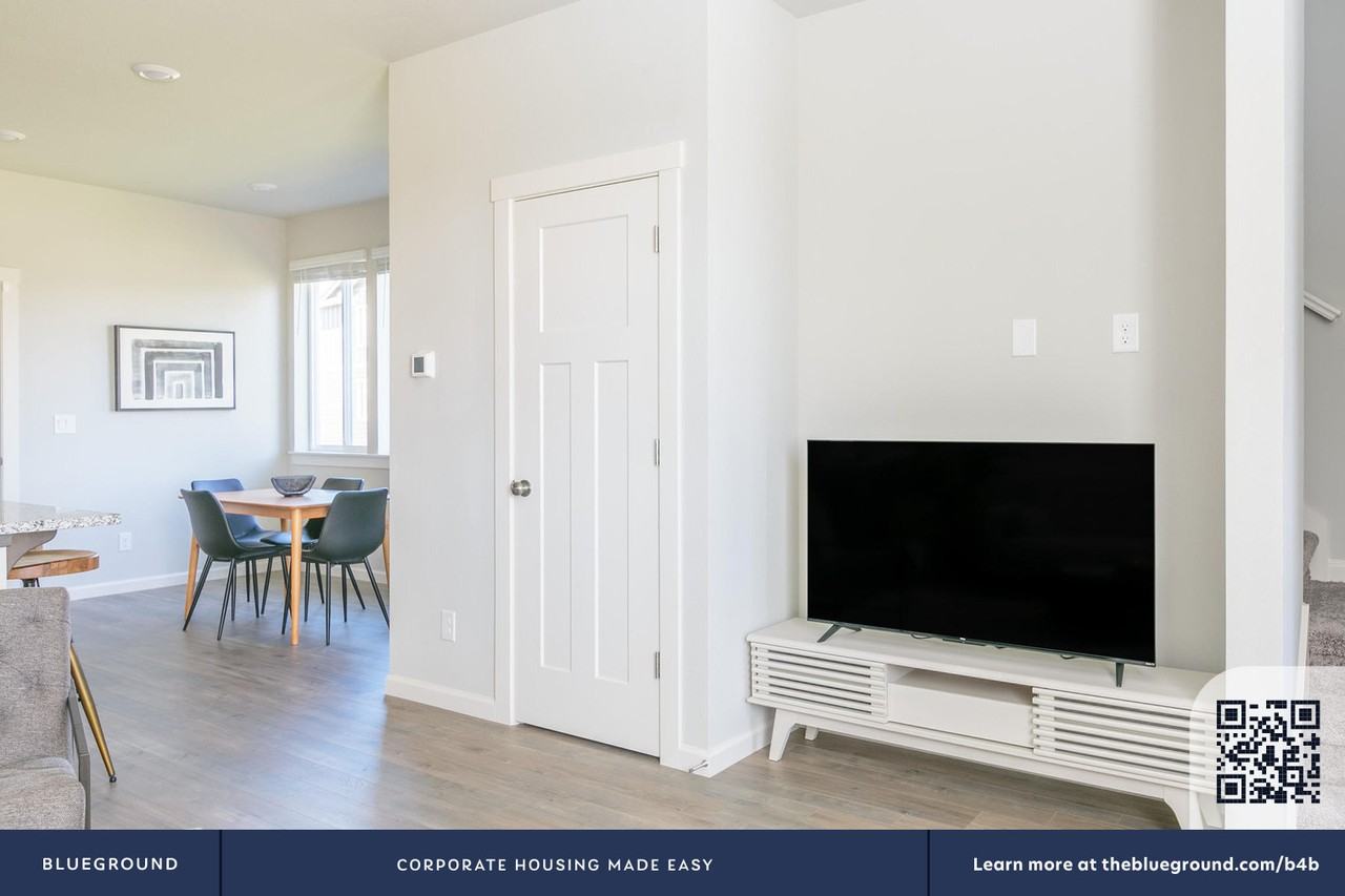 7743 Se Kinnaman St #8 - Photo 5 of 29