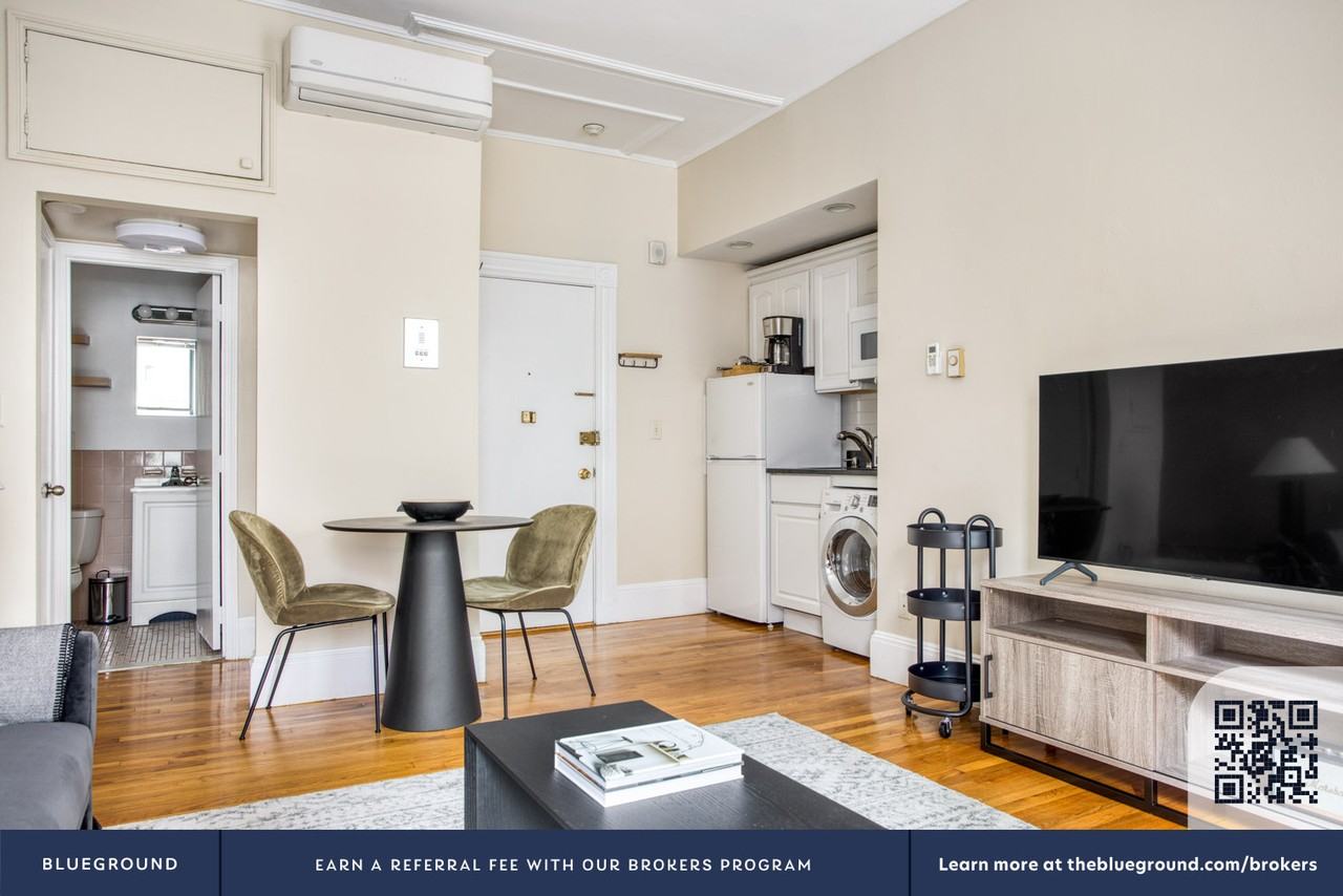 226 Newbury St #724 - Photo 5 of 20