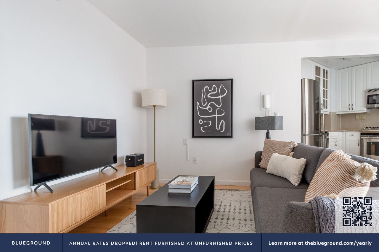 490 2nd Avenue #1402 - Photo 4 of 35