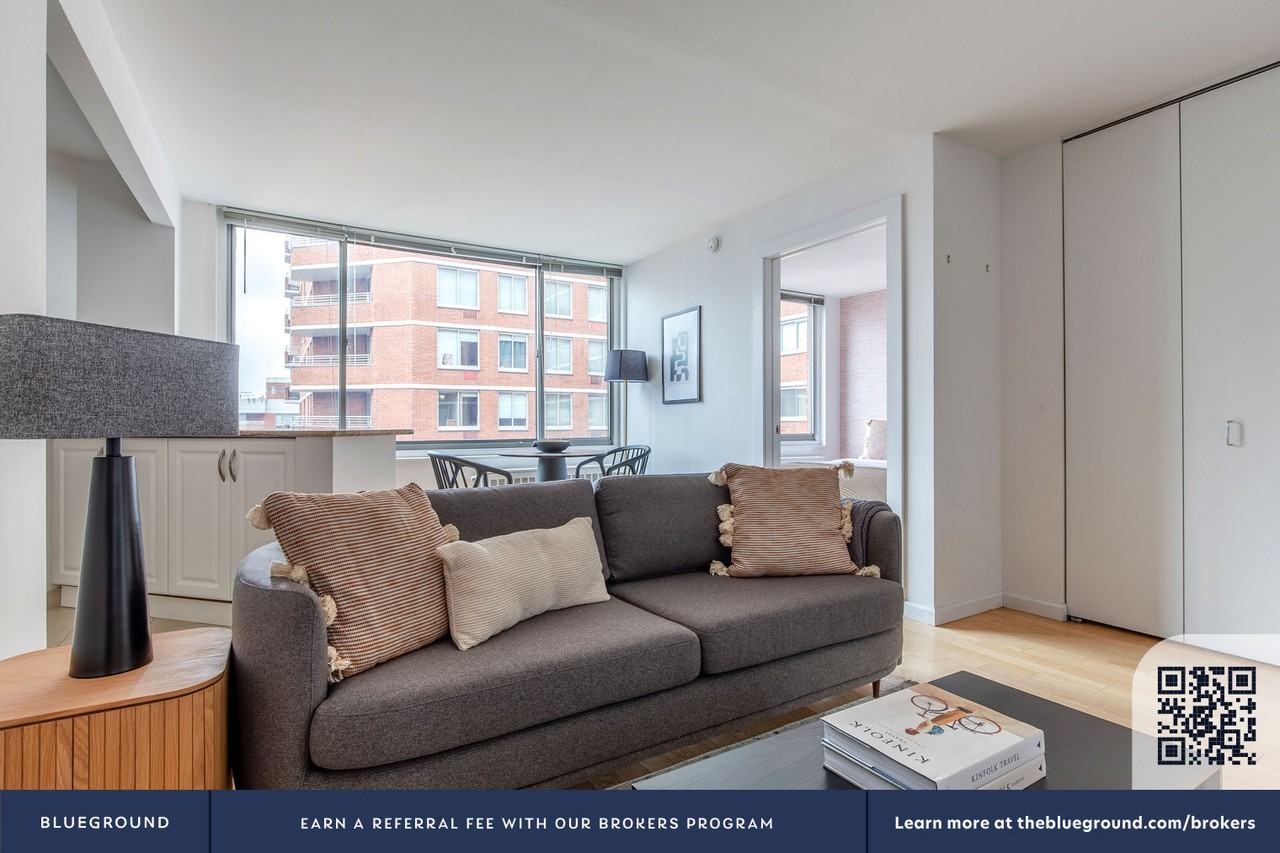 490 2nd Avenue #1402 - Photo 5 of 35