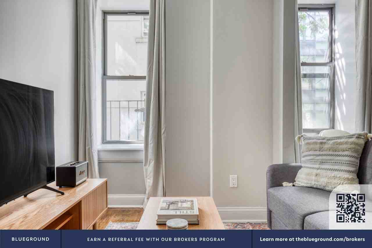 432 E 13th St #923 - Photo 4 of 17