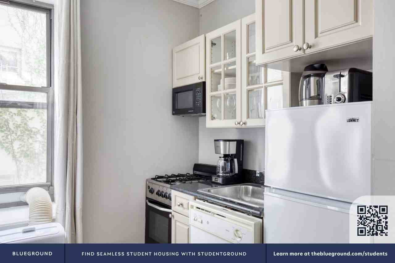 432 E 13th St #923 - Photo 6 of 17