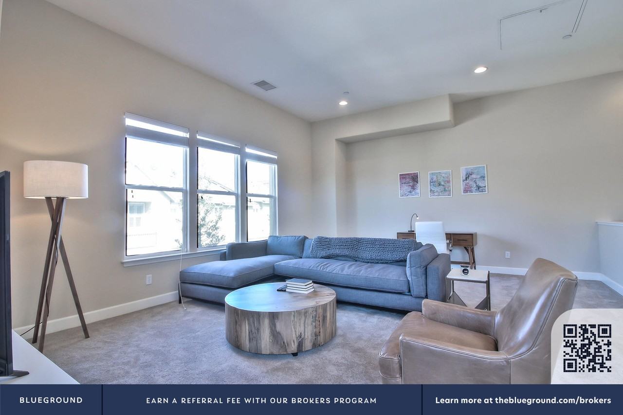 2195 Klassen Way #1539 - Photo 5 of 26