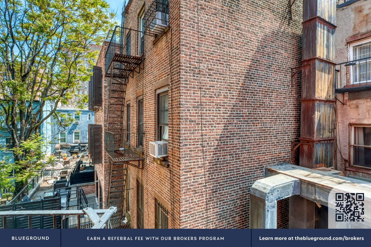 161 W 4th St #1134 - Photo 4 of 16