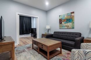 1556 N La Salle Dr - Photo 1 of 1