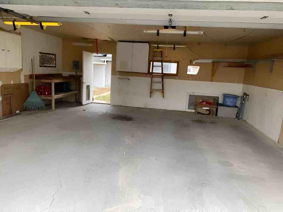 520 Cottonwood Ave - Photo 2 of 5