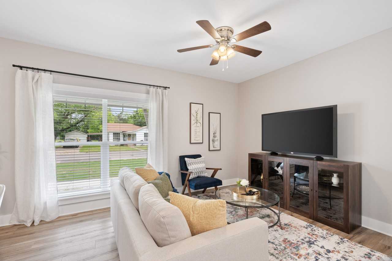 420 Craig St #C4 - Photo 5 of 41