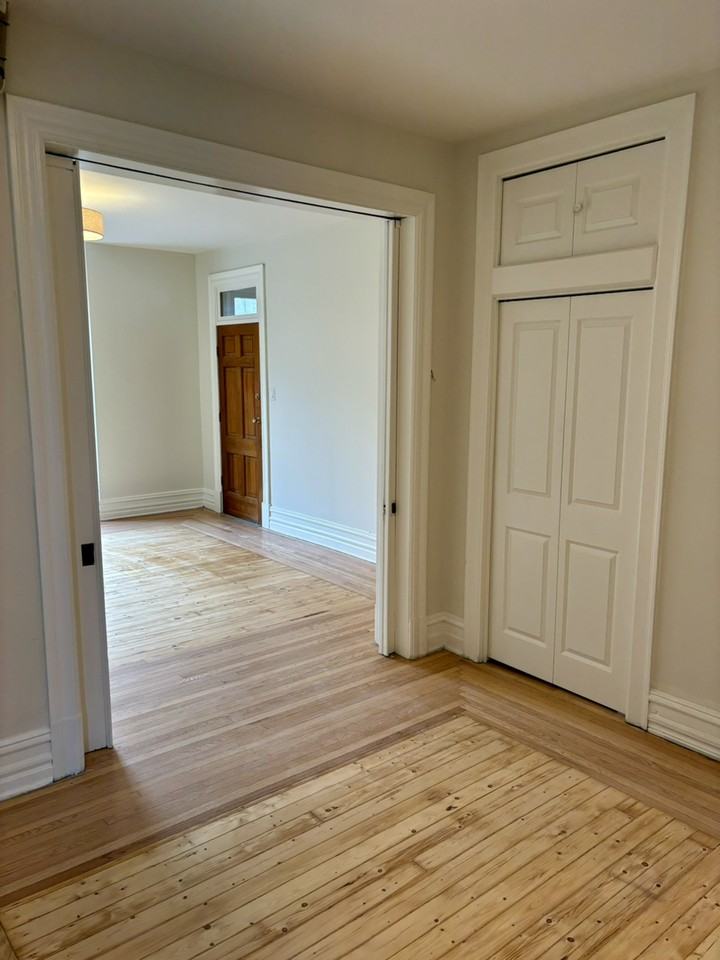 39 Rosebery Ave #1 - Photo 3 of 10