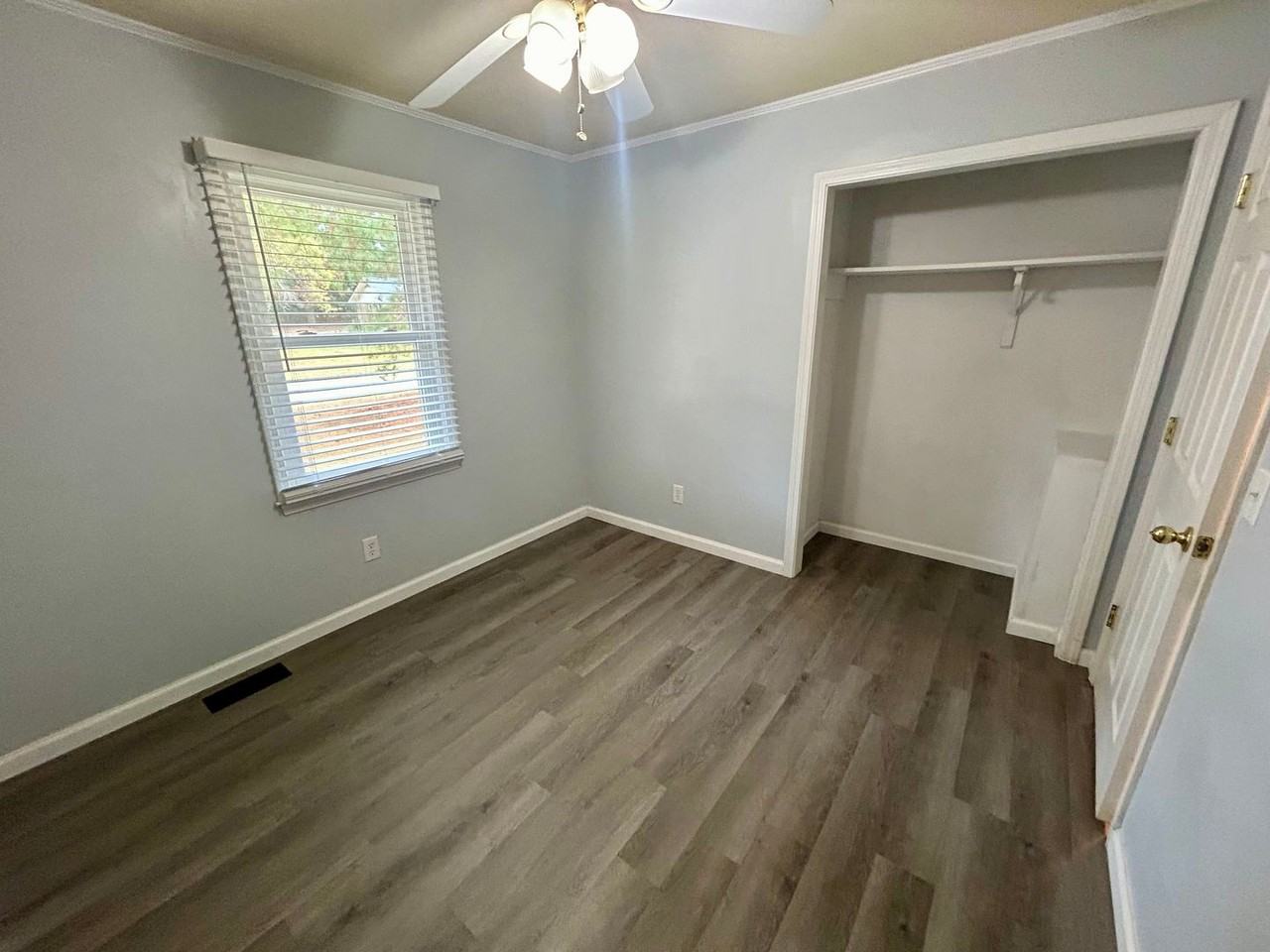 2470 Drexel Dr - Photo 6 of 10
