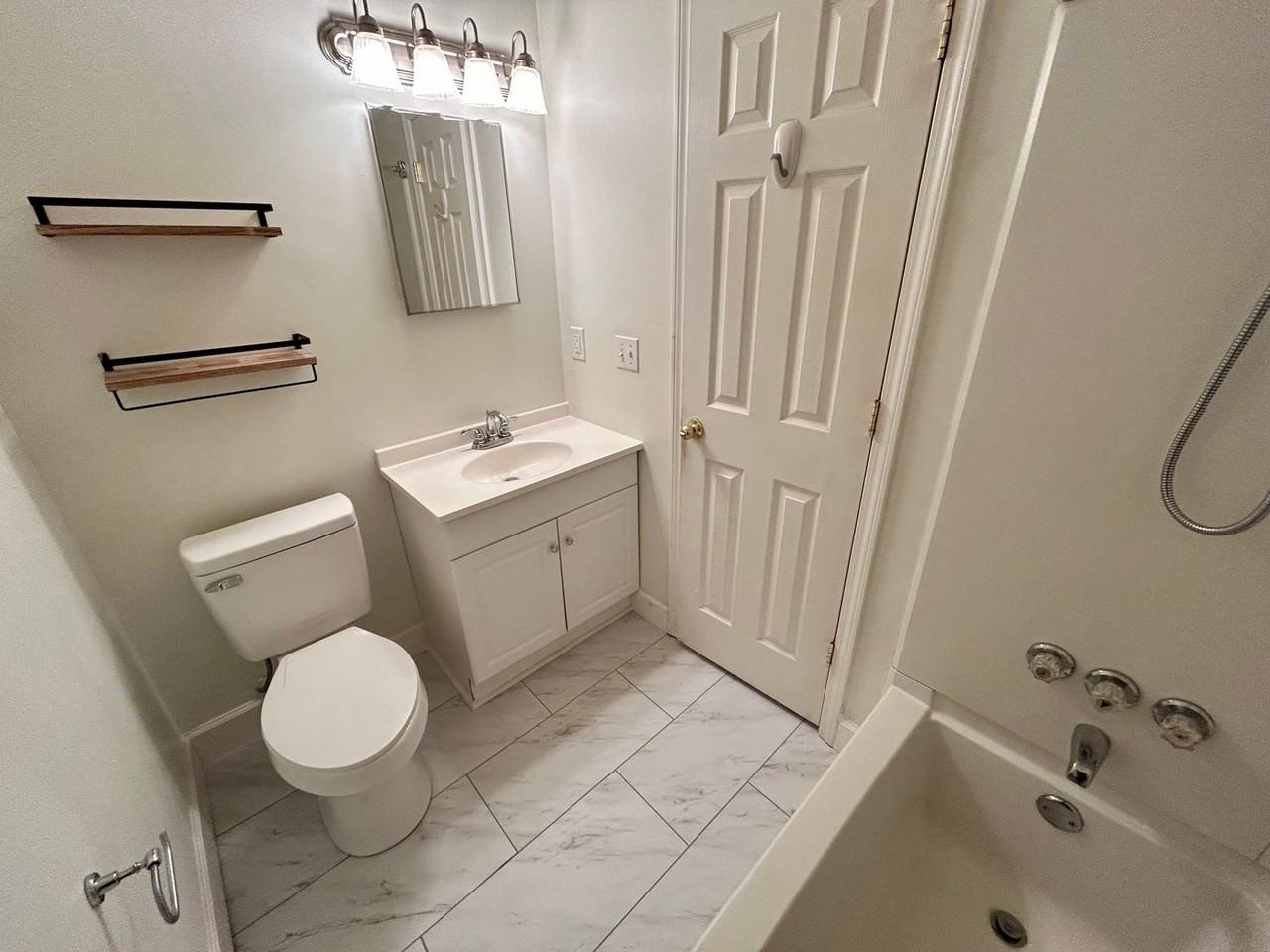 2470 Drexel Dr - Photo 7 of 10