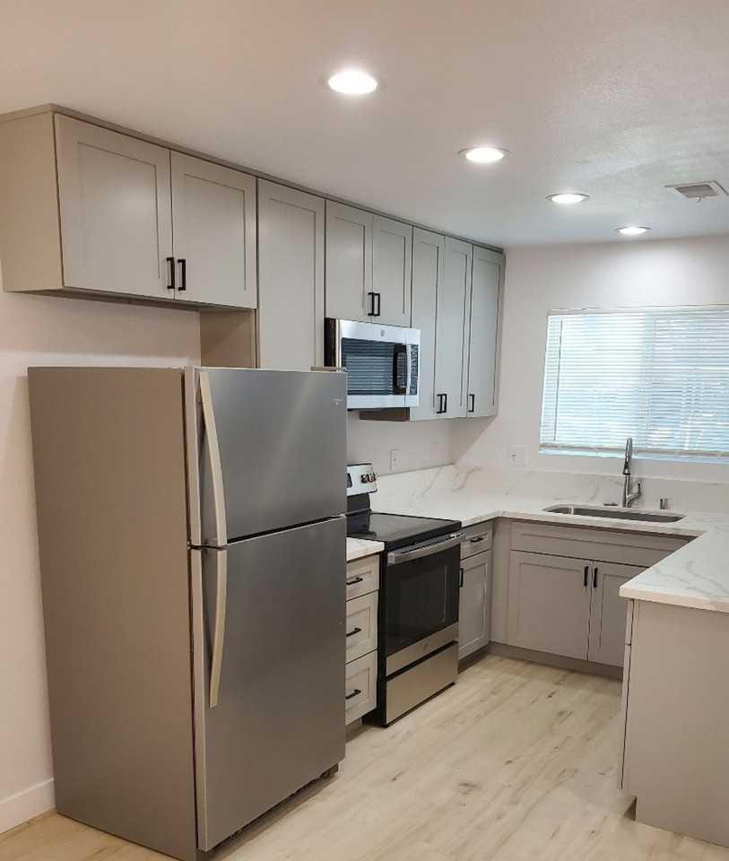 Foothill Manor Townhomes - Photo 2 of 8