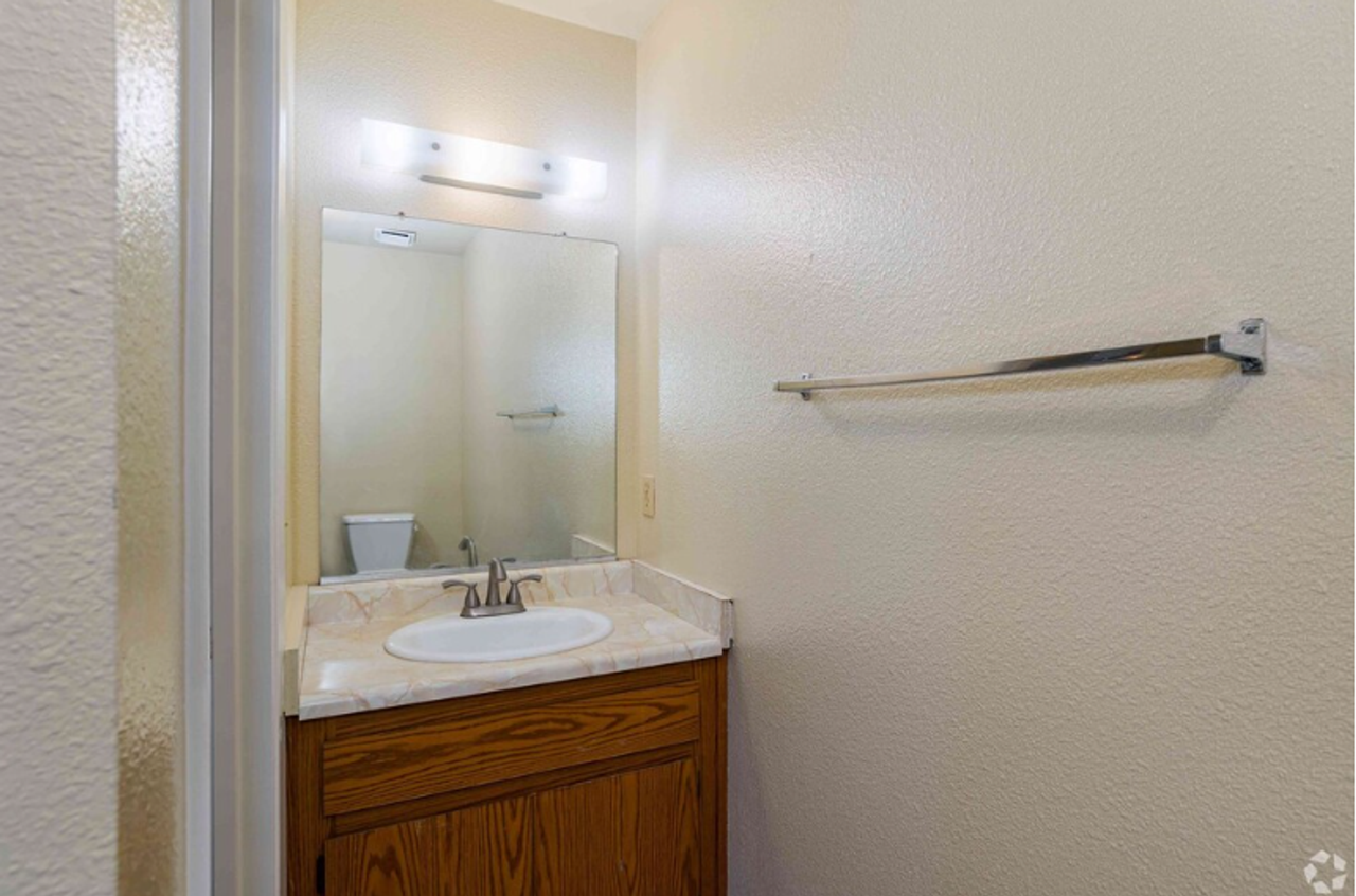 Foothill Manor Townhomes - Photo 7 of 8