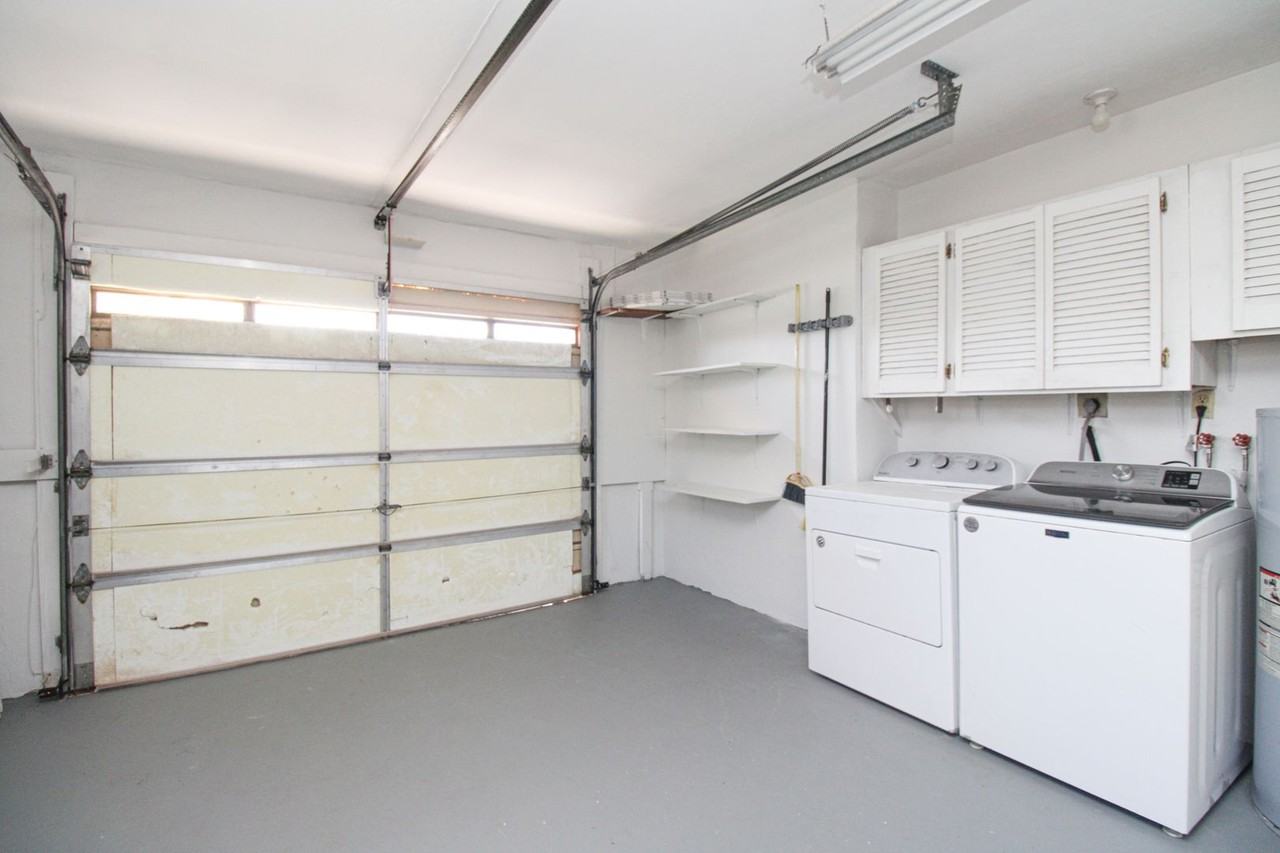 667 98th Ave N - Photo 5 of 37