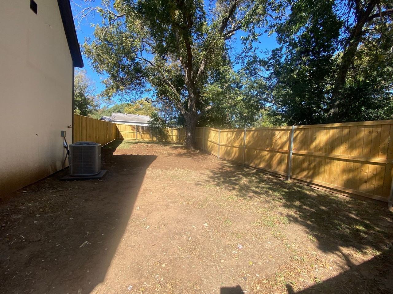 1113B S Walnut St - Photo 3 of 22