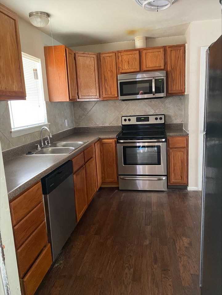 4527 Clear Spring Dr - Photo 2 of 11