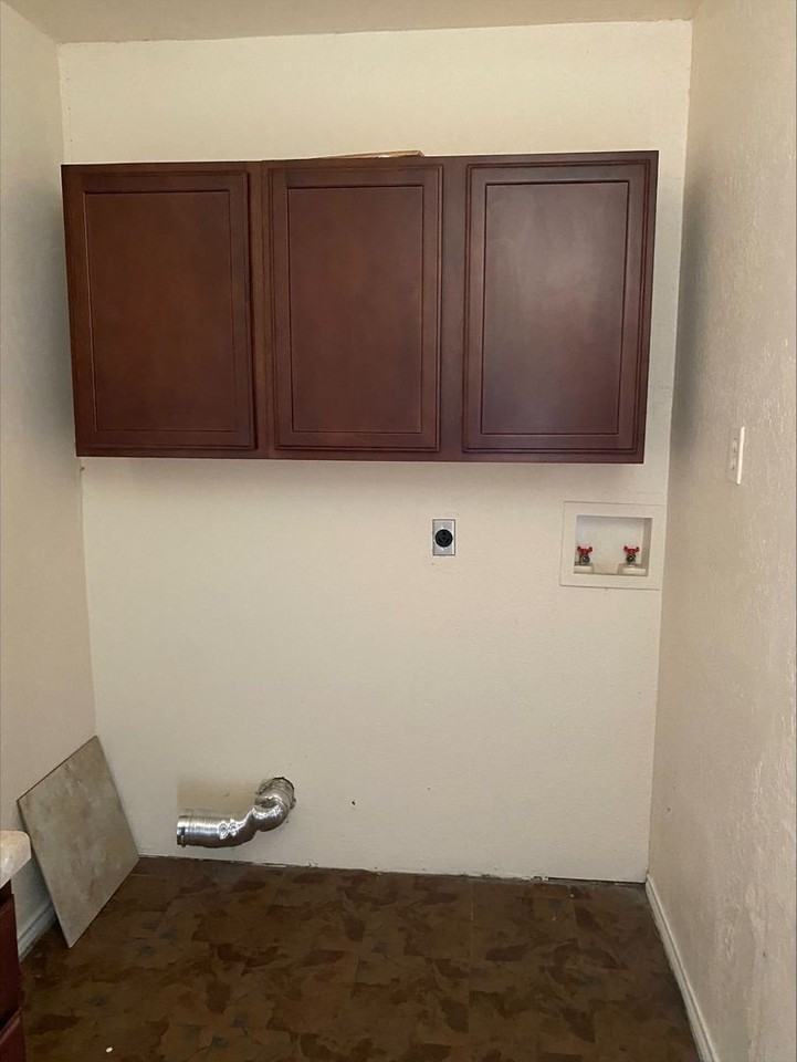 4527 Clear Spring Dr - Photo 3 of 11