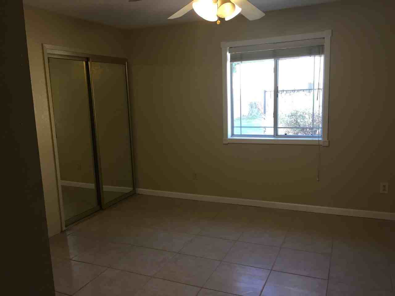 1326 W Ridgeview Dr - Photo 3 of 9