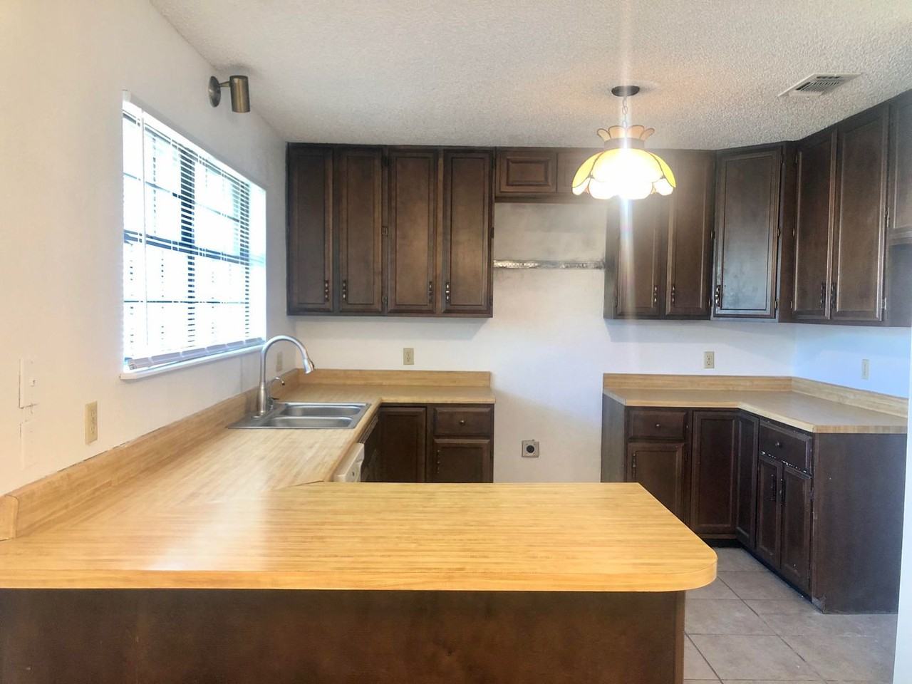 8408 Elkridge Ave - Photo 4 of 20