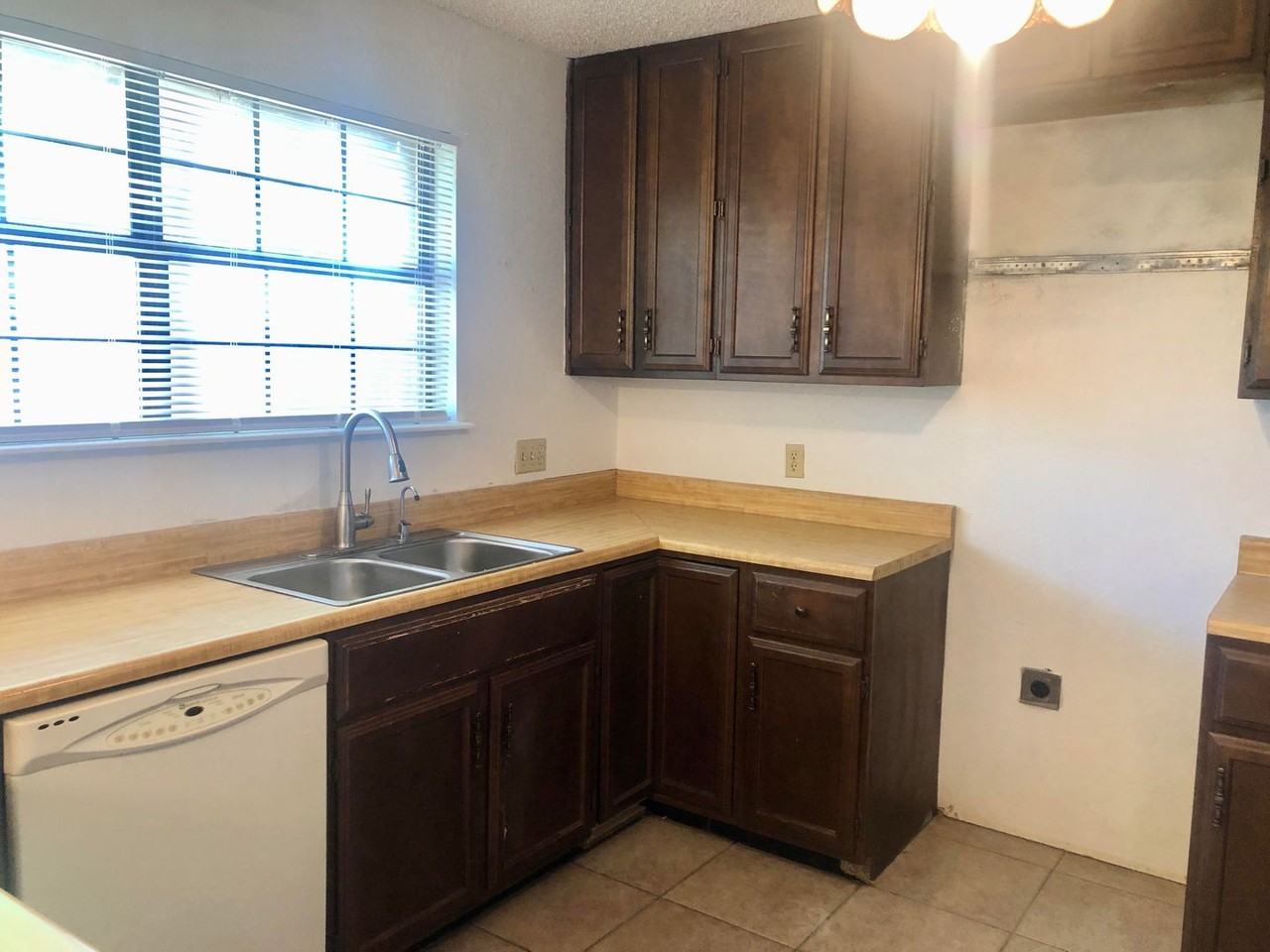 8408 Elkridge Ave - Photo 5 of 20