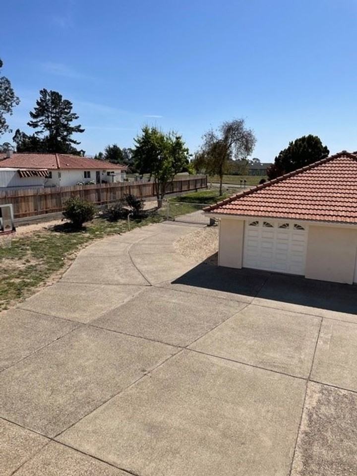 2690 Northview Ave - Photo 2 of 13