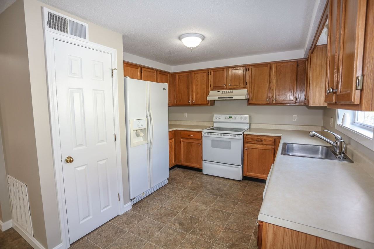 14 E Ridge Rd - Photo 2 of 35