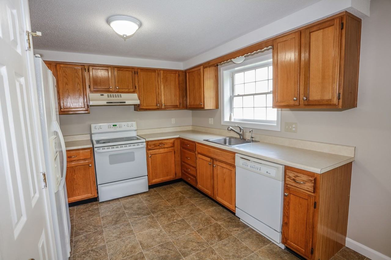 14 E Ridge Rd - Photo 3 of 35