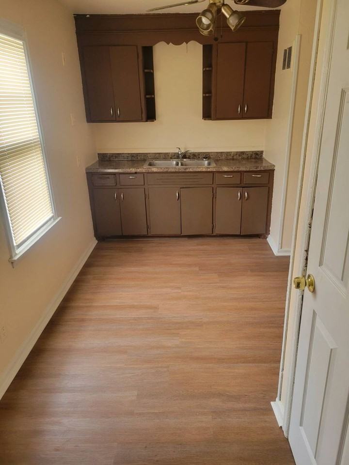 4623 W Stark St - Photo 3 of 7